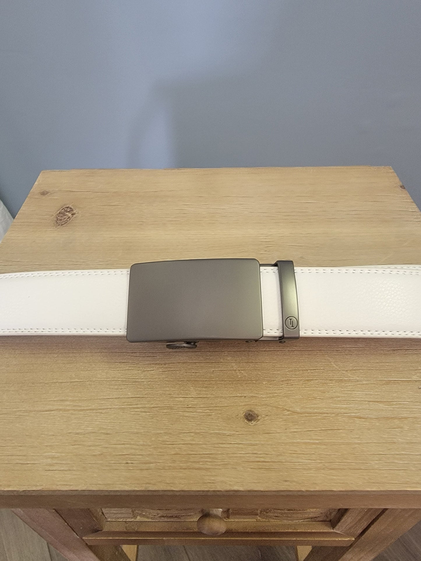 White Ratchet belt-Gunmetal Solid Buckle