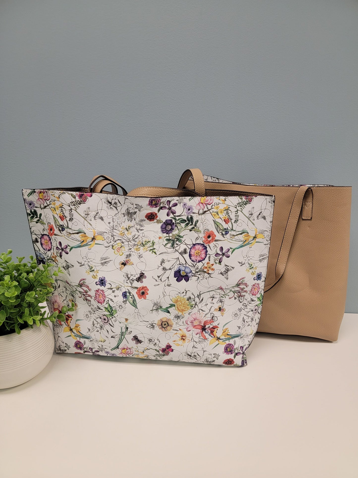 Reversable Temple Tote - White/Tan