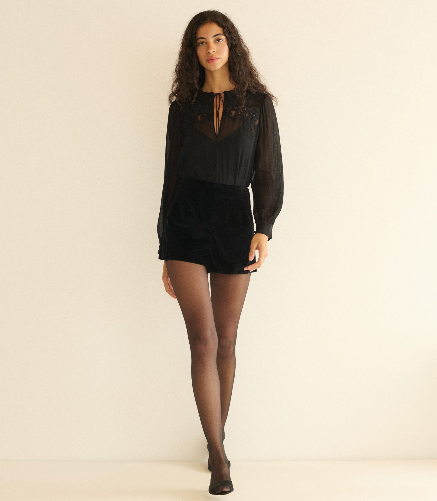 LIORA TOP -- BLACK