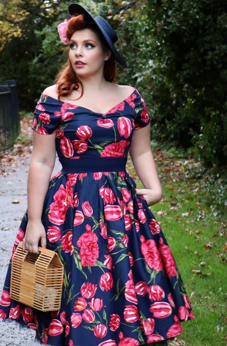 Lily Short Sleeved 50s Pleated Dress in Navy Tulip