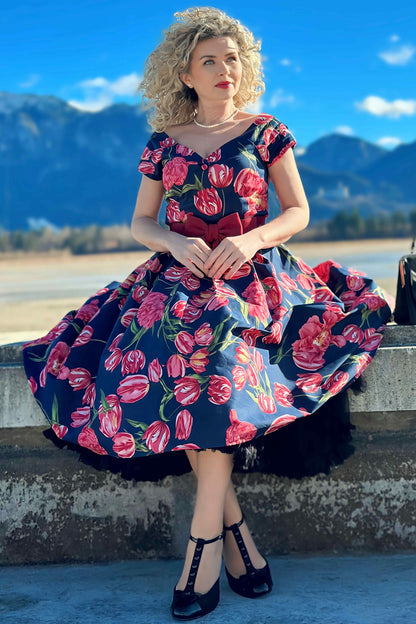 Lily Short Sleeved 50s Pleated Dress in Navy Tulip